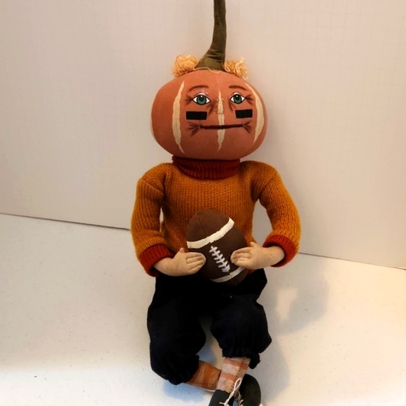 Homecoming Pumpkin couple - Picture 2 of 3